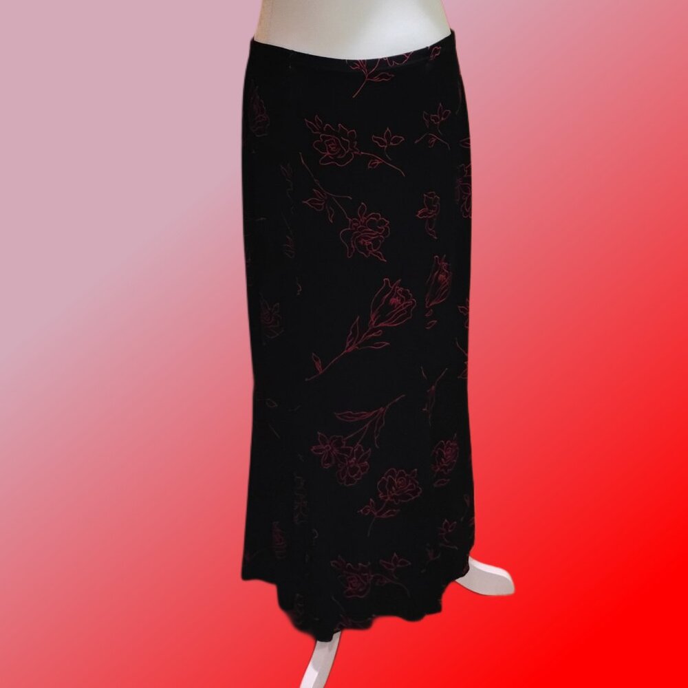 Women's Black Maxi Skirt Red Floral Pattern - Picture 7 of 7